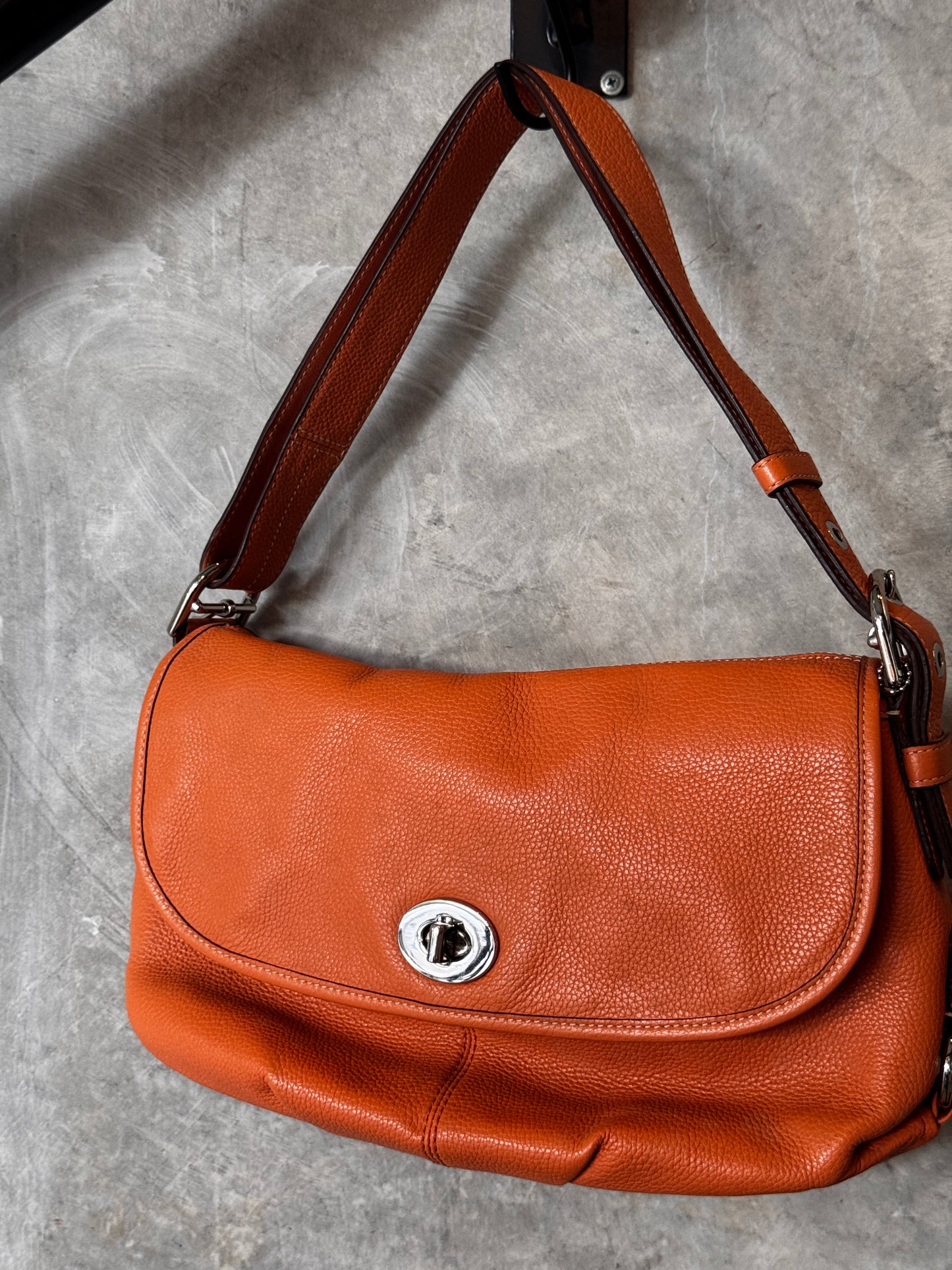 VINTAGE COACH LEATHER SHOULDER BAG
