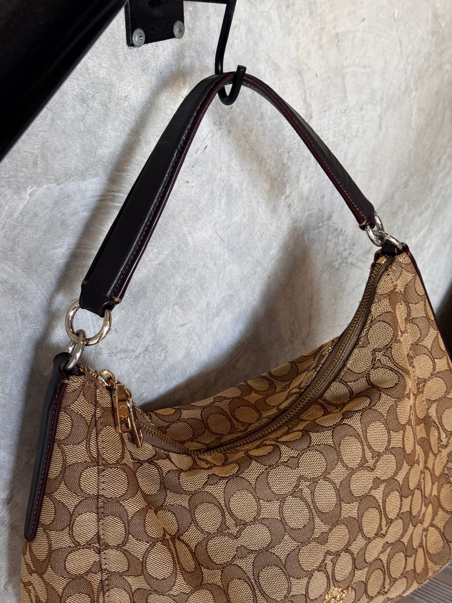 VINTAGE COACH SIGNATURE HOBO HANDBAG