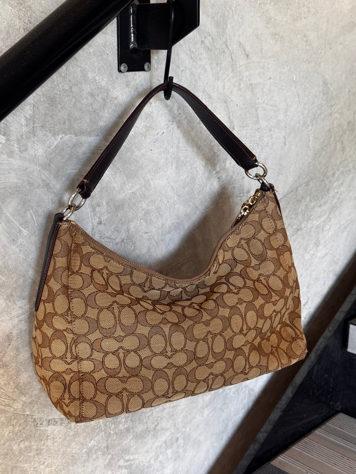 VINTAGE COACH SIGNATURE HOBO HANDBAG