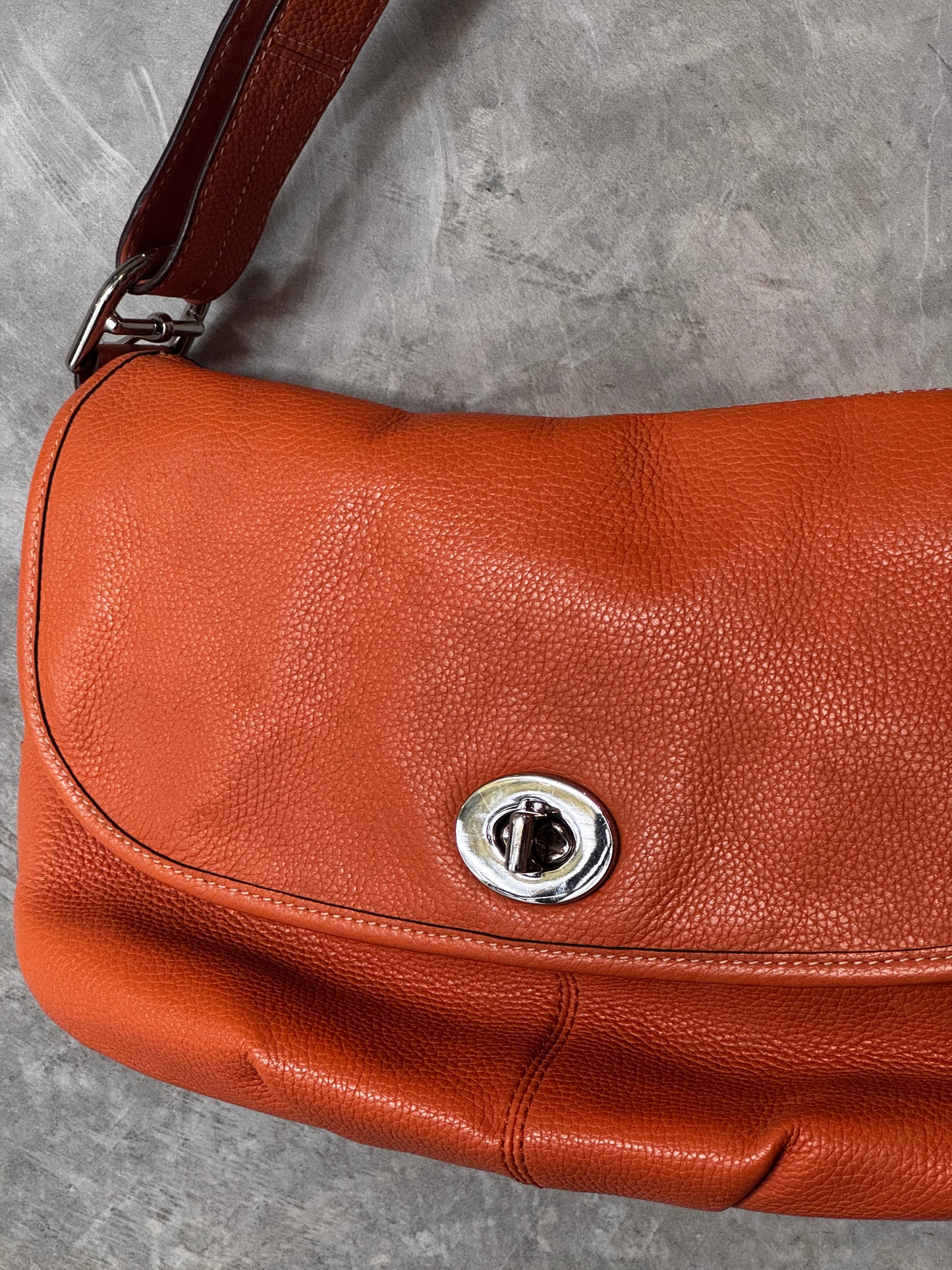 VINTAGE COACH LEATHER SHOULDER BAG
