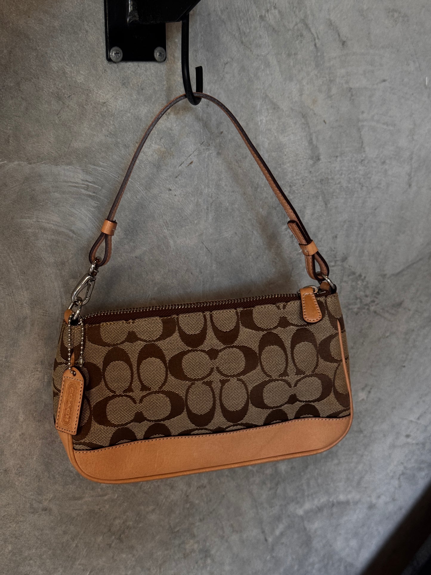 VINTAGE COACH DEMI TAN POCHETTE SHOULDER BAG
