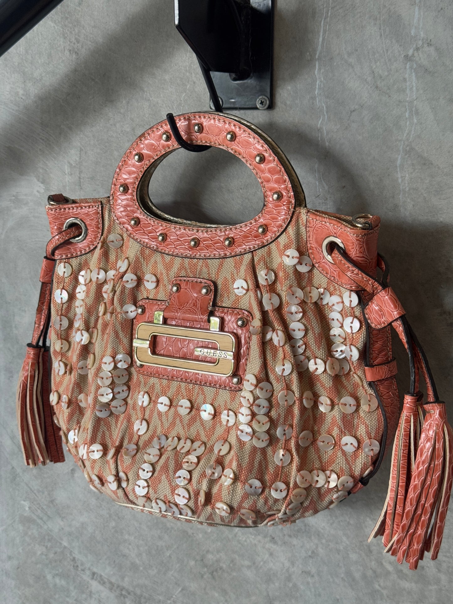 VINTAGE GUESS Y2K BUTTON HANDBAG