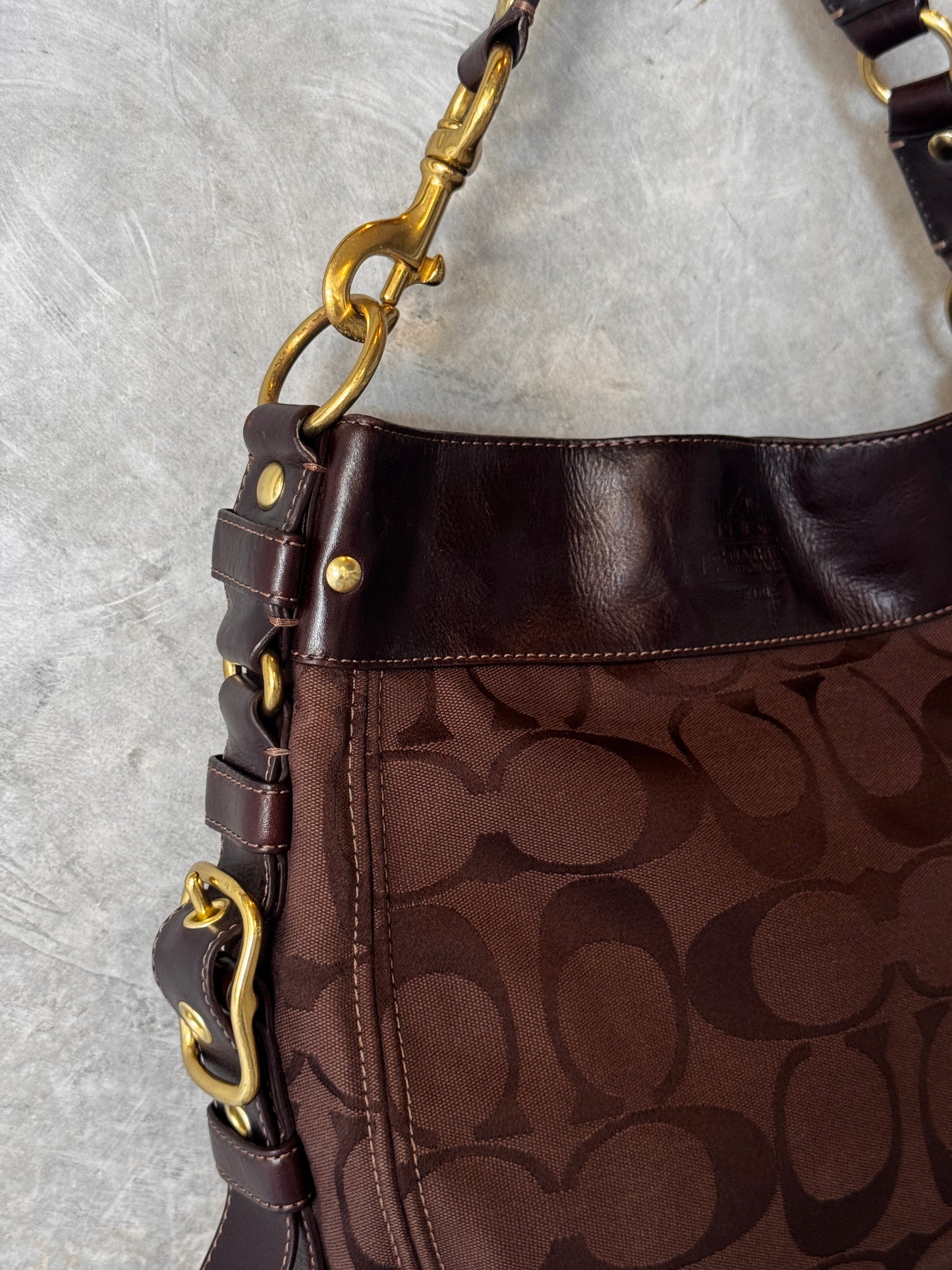 COACH BROWN SIGNATURE CANVAS AND LEATHER ZOE HOBO