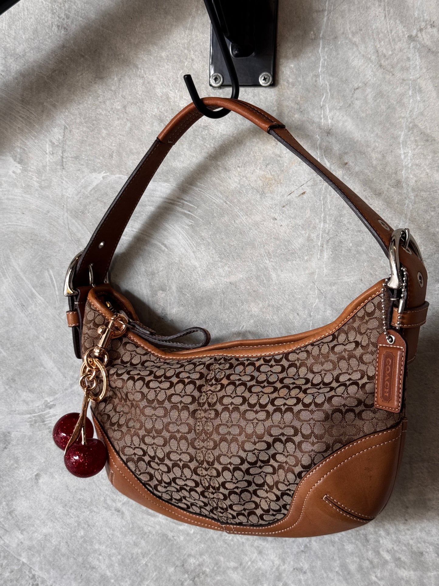 VINTAGE COACH BEIGE HOBO HANDBAG