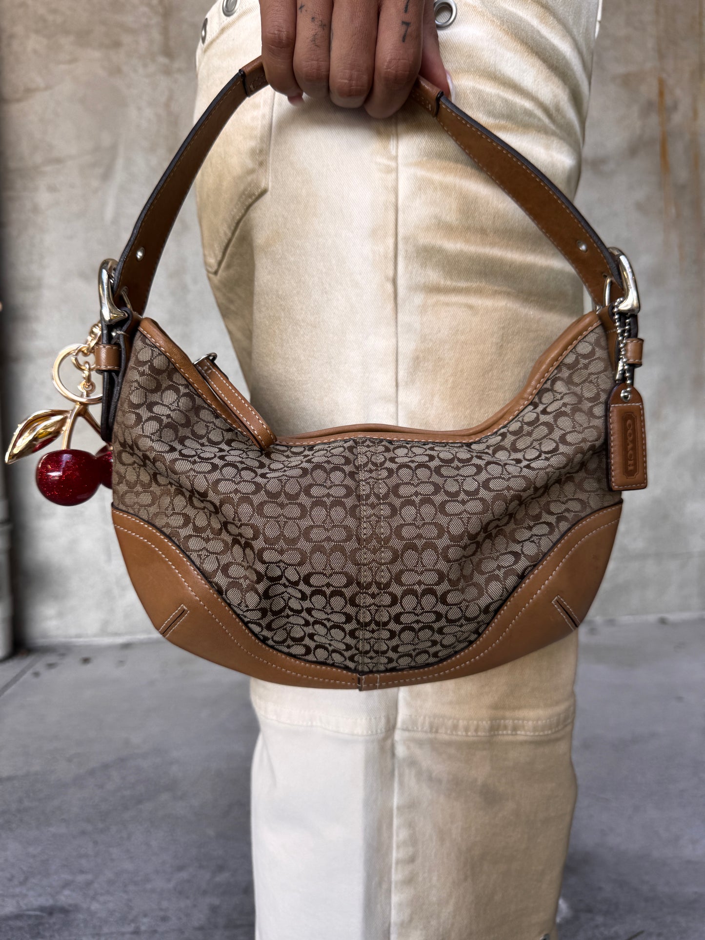 VINTAGE COACH BEIGE HOBO HANDBAG