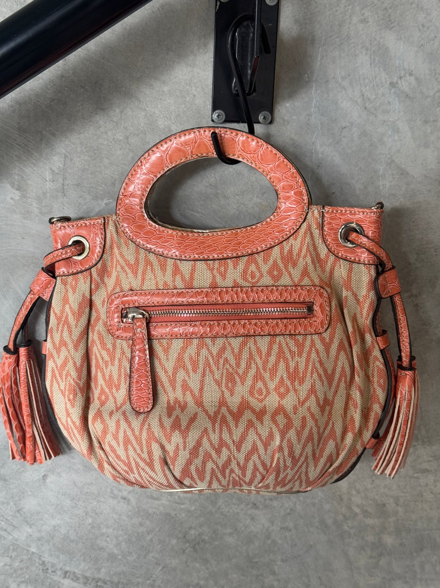 VINTAGE GUESS Y2K BUTTON HANDBAG