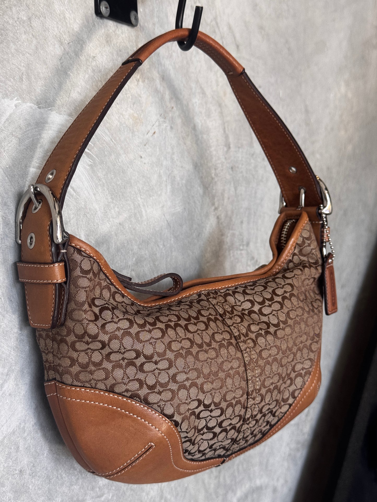 VINTAGE COACH BEIGE HOBO HANDBAG