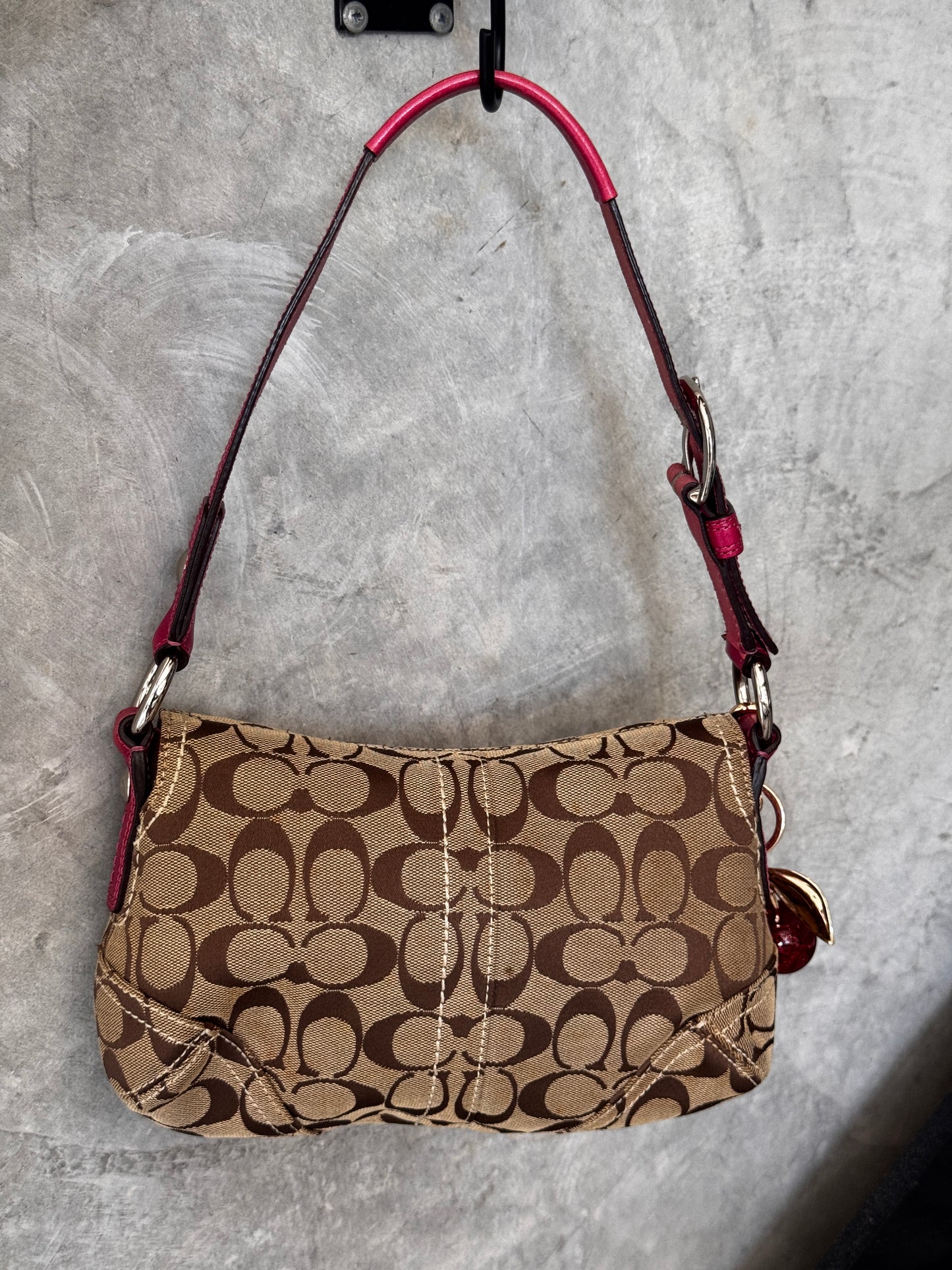 VINTAGE COACH PINK SOHO HANDBAG