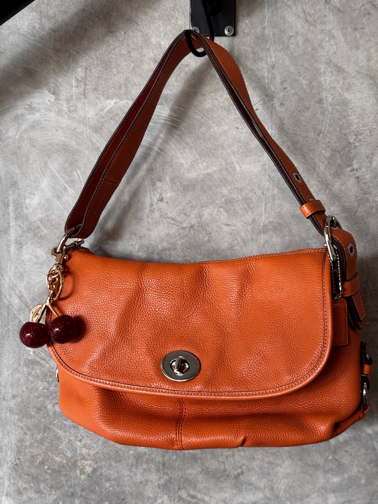 VINTAGE COACH LEATHER SHOULDER BAG