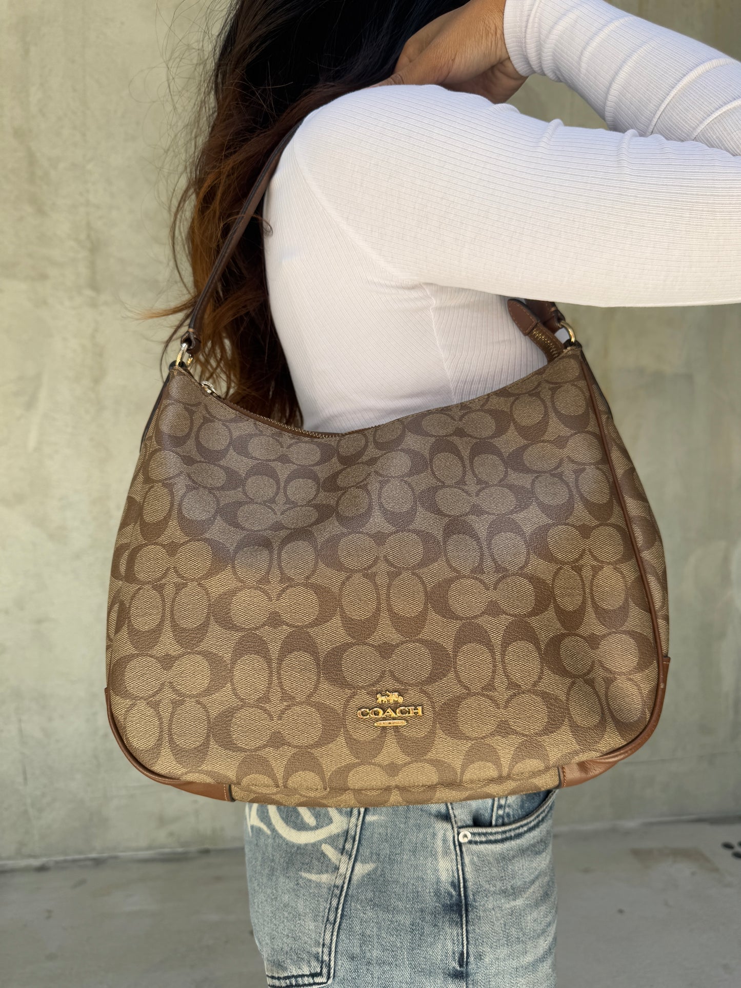 COACH HARLEY HOBO SIGNATURE HANDBAG