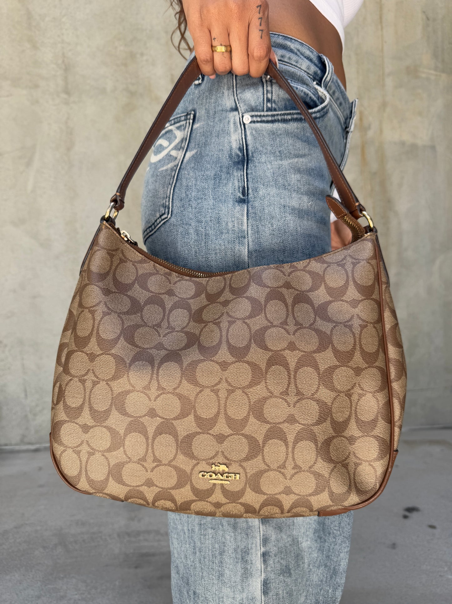 COACH HARLEY HOBO SIGNATURE HANDBAG