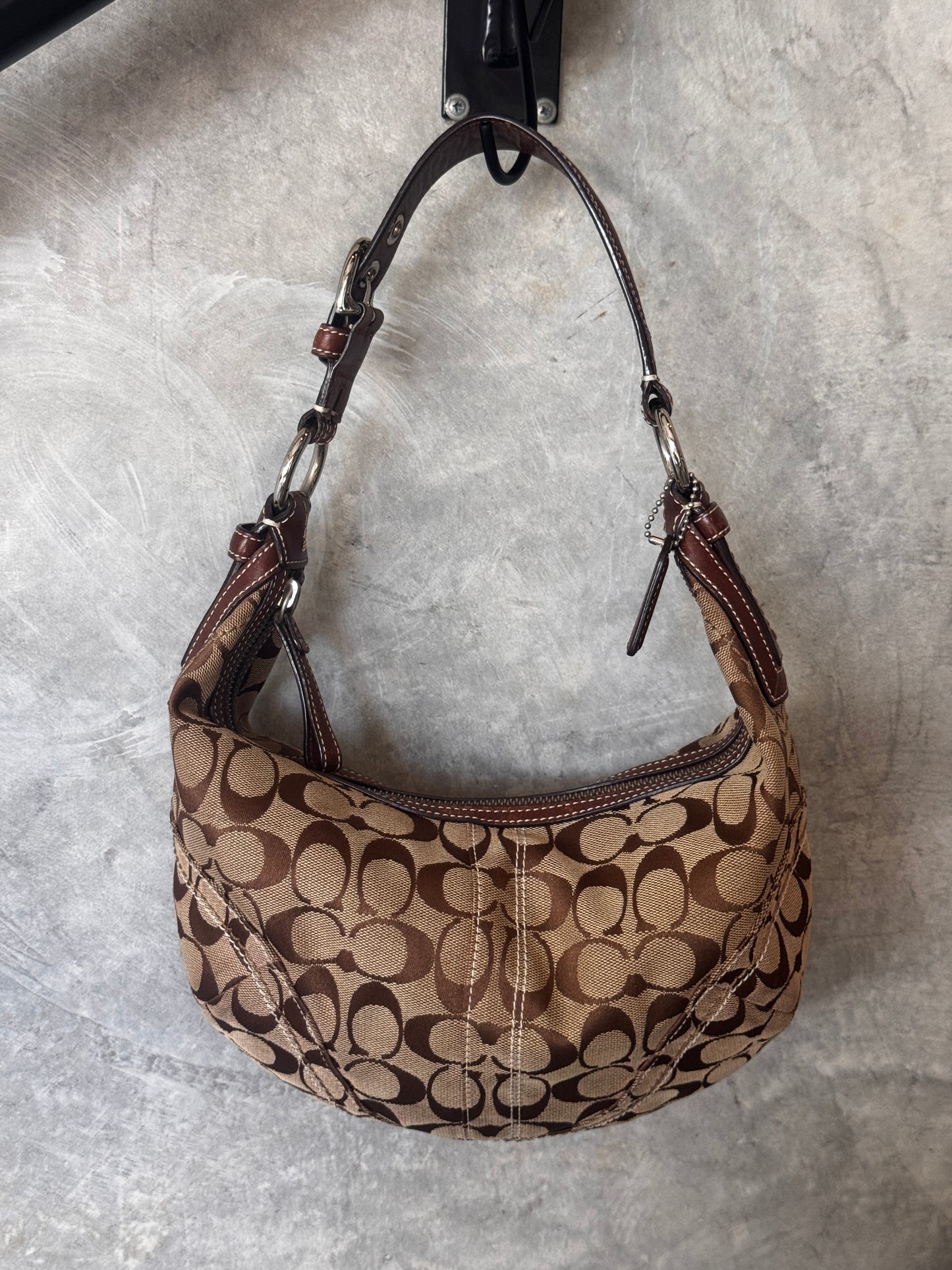 VINTAGE COACH BEIGE SIGNATURE CANVAS HANDBAG