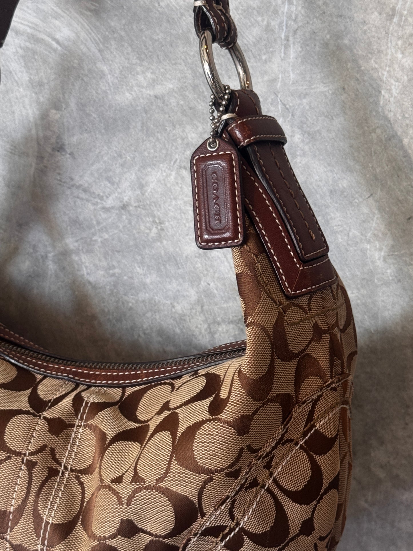 VINTAGE COACH BEIGE SIGNATURE CANVAS HANDBAG