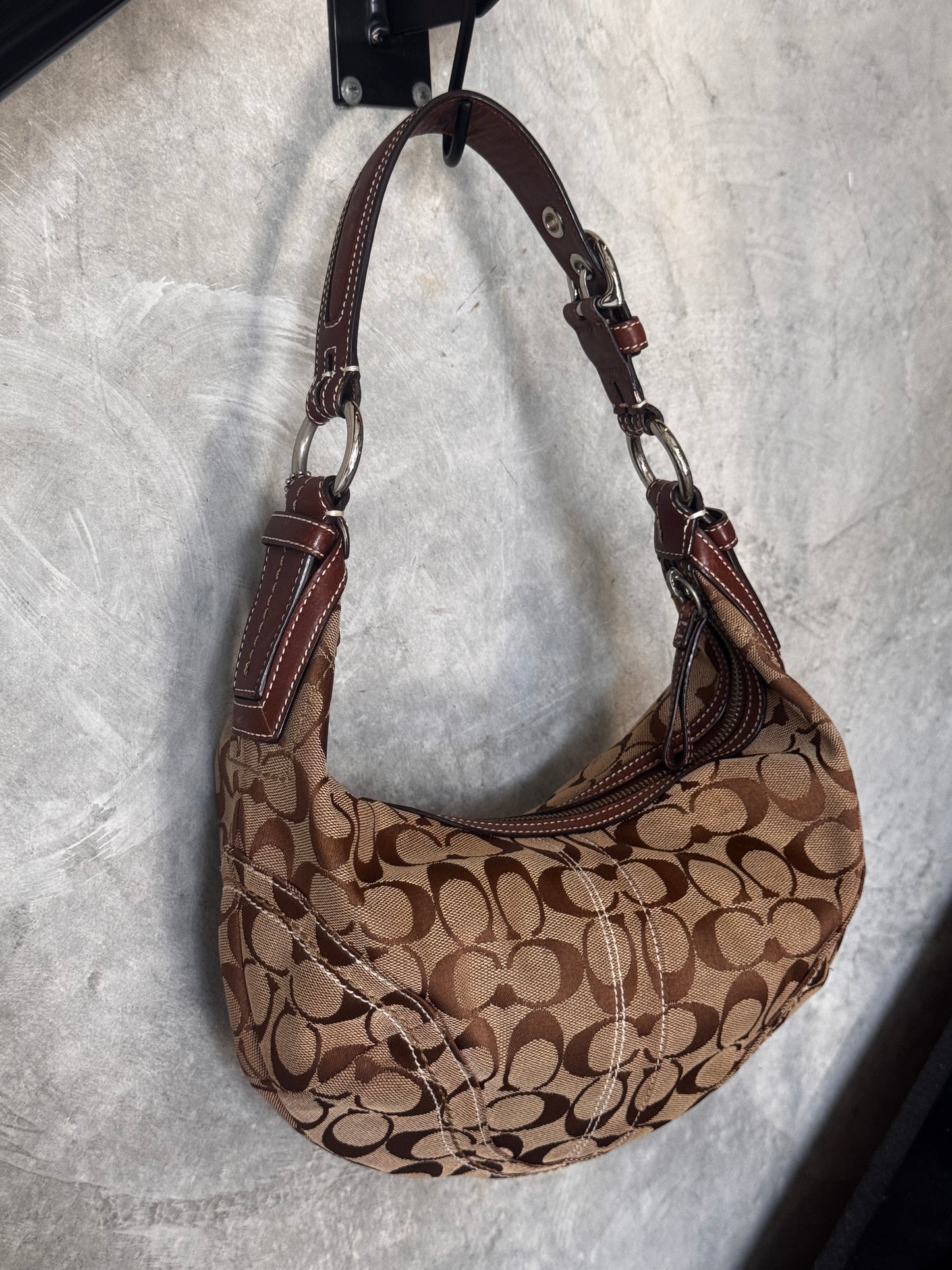 VINTAGE COACH BEIGE SIGNATURE CANVAS HANDBAG