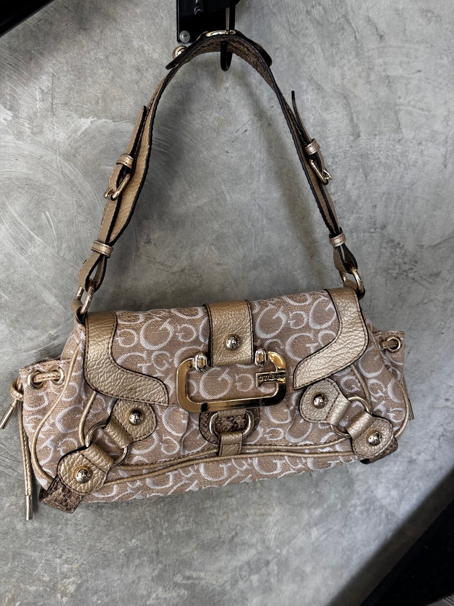 Y2K VINTAGE GUESS HANDBAG