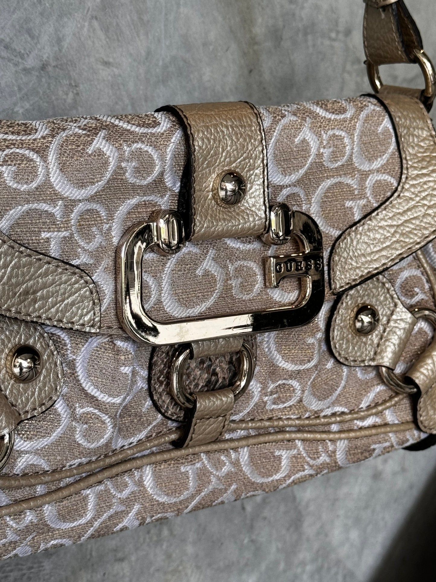 Y2K VINTAGE GUESS HANDBAG